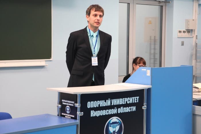 Илья Быстров выступает в финальном состязании проекта